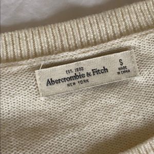 Abercrombie & Fitch sweater